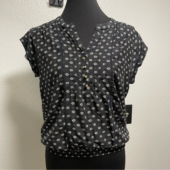 Forever 21 Black Paisley Print Cap Sleeve Elastic Waist Top Size MEDIUM - Picture 1 of 5